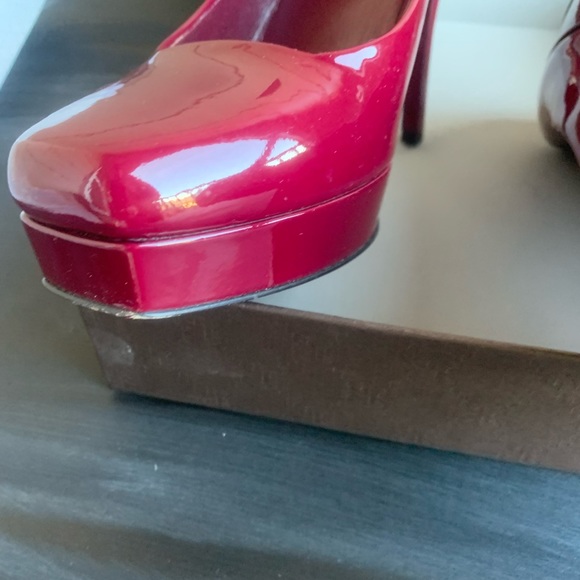 Luxury GUCCI : Scarlett red color pumps, square shape in the front area - Picture 11 of 12